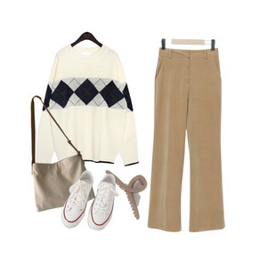 Knit,Cool,Fall,Autumn,Winter,Casual,Daily,Ootd,Simple,Beige,니트,가을,가을코디,데일리코디,심플룩,겨울,편안함,캐주얼,베이지,빈티지 코디