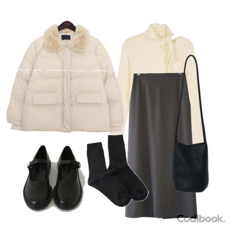 AFTERMONDAY ribbed long ankle socks (10colors),AFTERMONDAY clean H-line long skirt (3colors),common unique HAZE WELLON FUR COLLAR PADDING등을 매치한 코디