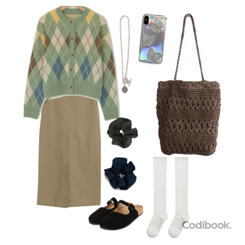 AFTERMONDAY sedge knitting bag (3colors),MIXXMIX 솔리드 니삭스,owler market 나비 오로라 그라데이션 투명 젤리 아이폰케이스등을 매치한 코디