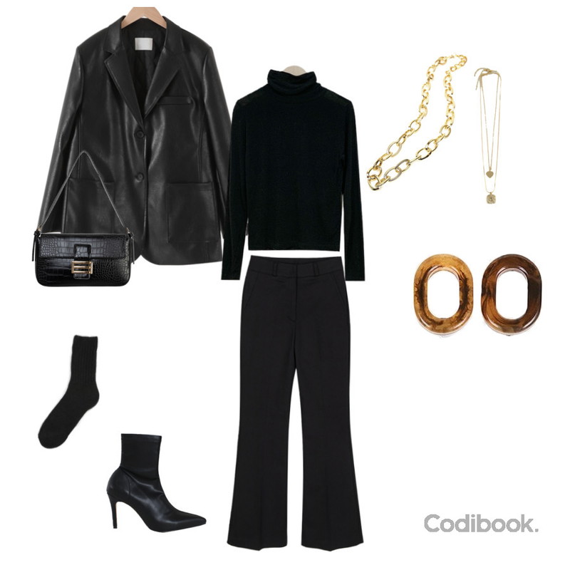 AIN glossy round earring,BANHARU day two pendant necklace,openthedoor bold mix chain necklace (2 color)등을 매치한 코디