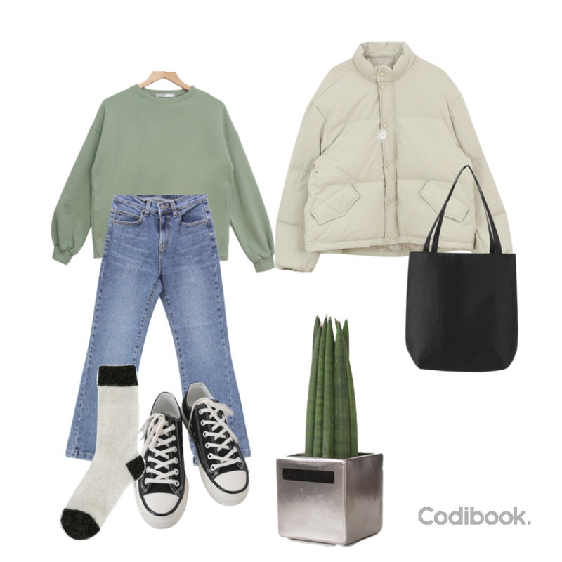 AFTERMONDAY basic casual color sneakers (10colors),WONLOG 베러 숏 패딩,thanksmerry 와이프 반하이 세미부츠컷 청바지등을 매치한 코디