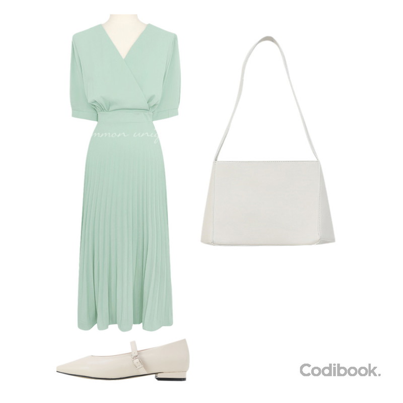 WONLOG 블링 스트랩 플랫,common unique MIERE PLEATS WRAP LONG OPS,WONLOG 스퀘어 숄더 백등을 매치한 코디