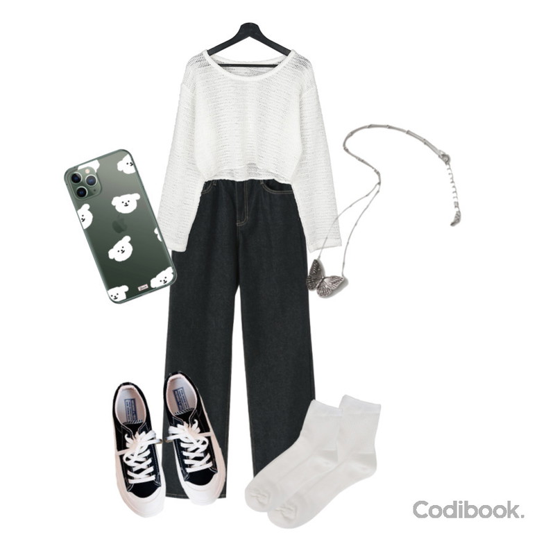 BULLANG GIRL 미니델리 양말,AFTERMONDAY butterfly vintage necklace,owler market 솜뭉이 패턴 투명 젤리 아이폰케이스등을 매치한 코디