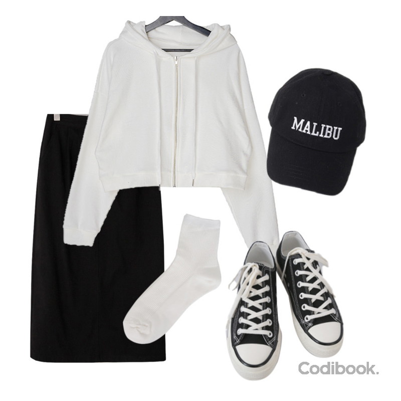 BULLANG GIRL 미니델리 양말,From Beginning 코튼핀턱 H라인스커트 (3color),AFTERMONDAY basic casual color sneakers (10colors)등을 매치한 코디
