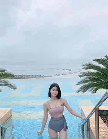 比基尼上著