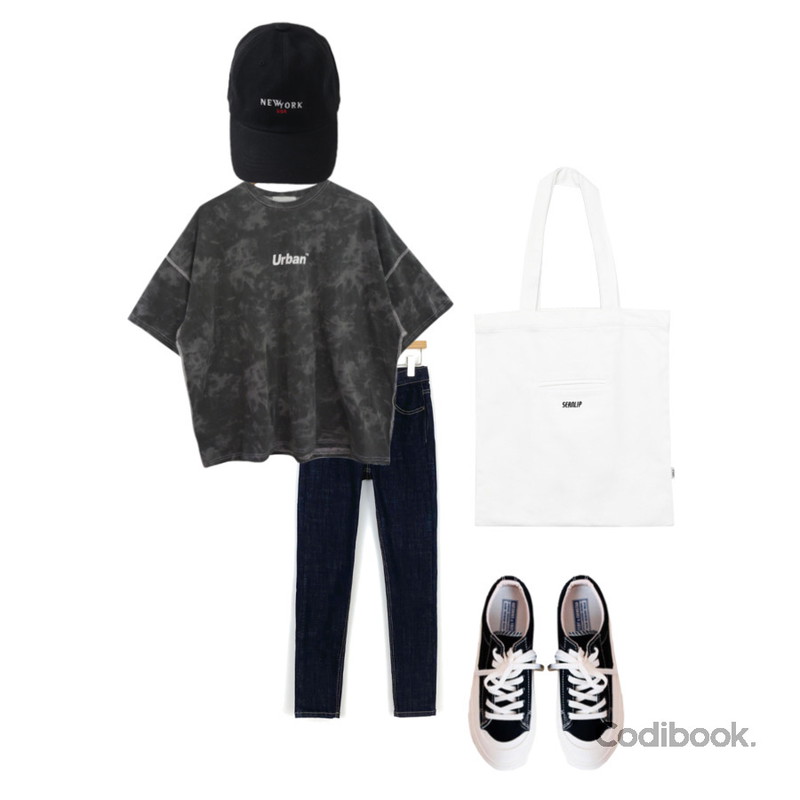 MIXXMIX SEANLIP Pocket Eco Bag,WITHMOMENT 슬림핏 생지 스키니,BULLANG GIRL 어반 나염 반팔티등을 매치한 코디
