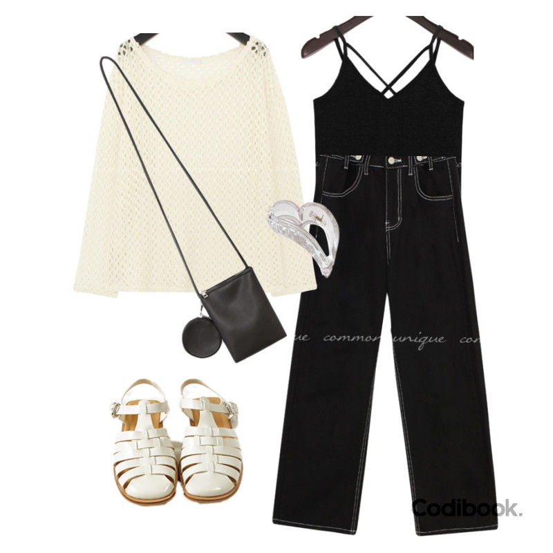 common unique AIRA X STRAP GOLGI SLEEVELESS,common unique BRIN COIN WALLET SET MINI BAG,lavenir heart frame hair pin등을 매치한 코디