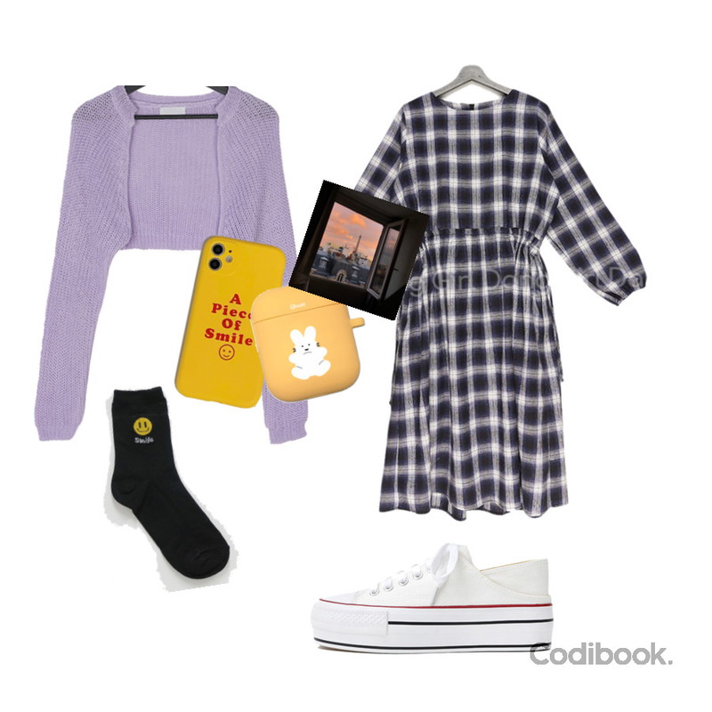 owler market 스마일 옐로우 젤리 무광 아이폰케이스,owler market 발라당 토끼 실리콘 에어팟 케이스,BULLANG GIRL 골지 스마일 양말등을 매치한 코디