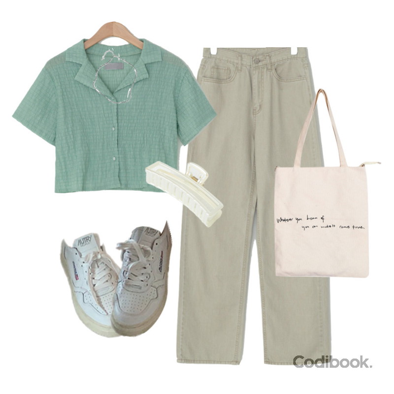 BULLANG GIRL 심플레터링에코백,NONCODE 슬랜더 레이어드 볼 네크리스,From Beginning 스퀘어 홀로그램헤어클립등을 매치한 코디