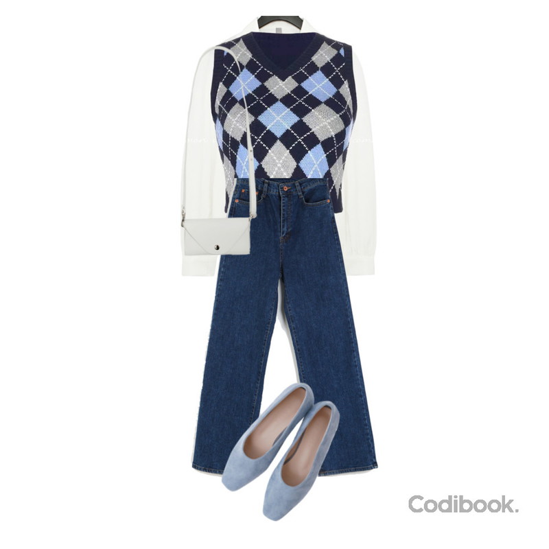 ENVYLOOK 플랜심플라인슈즈,NONCODE 무브 스퀘어 크로스백,SOMEPLACE 트로 와이드 데님 팬츠등을 매치한 코디