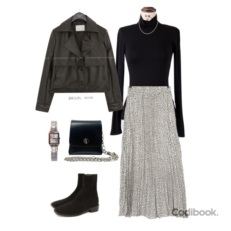 common unique WOREN SQUARE ANKLE BOOTS,NONCODE 드로잉 체인 키링 미니백,common unique CASIO SQUARE 2 COLOR WATCH등을 매치한 코디