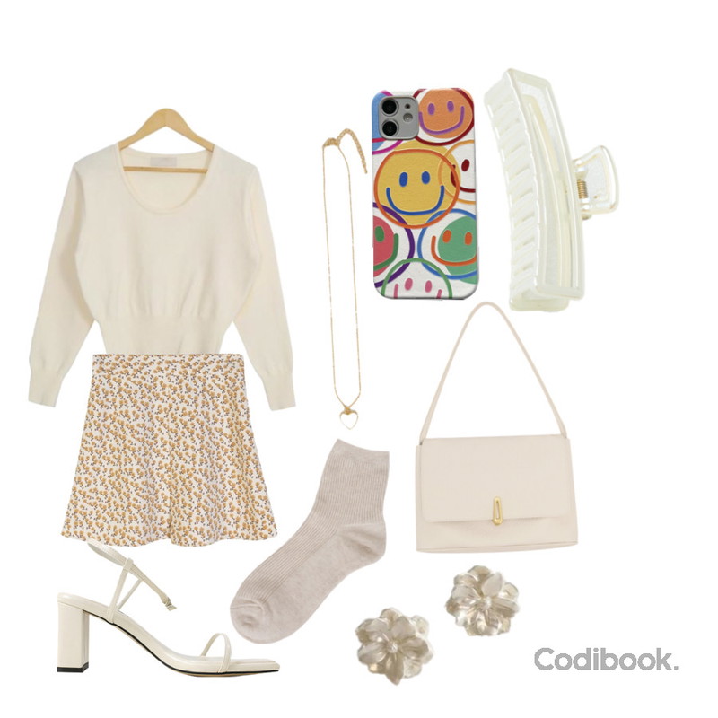 BULLANG GIRL 미니델리 양말,WONLOG 이츠 스트랩 힐,lavenir white snow earring등을 매치한 코디