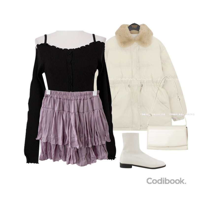 wonderwonder 메이티 캉캉 물결 주름 미니 스커트,WONLOG 유어미 앵클 부츠,common unique FONIC WELLON FUR COLLAR PADDING등을 매치한 코디