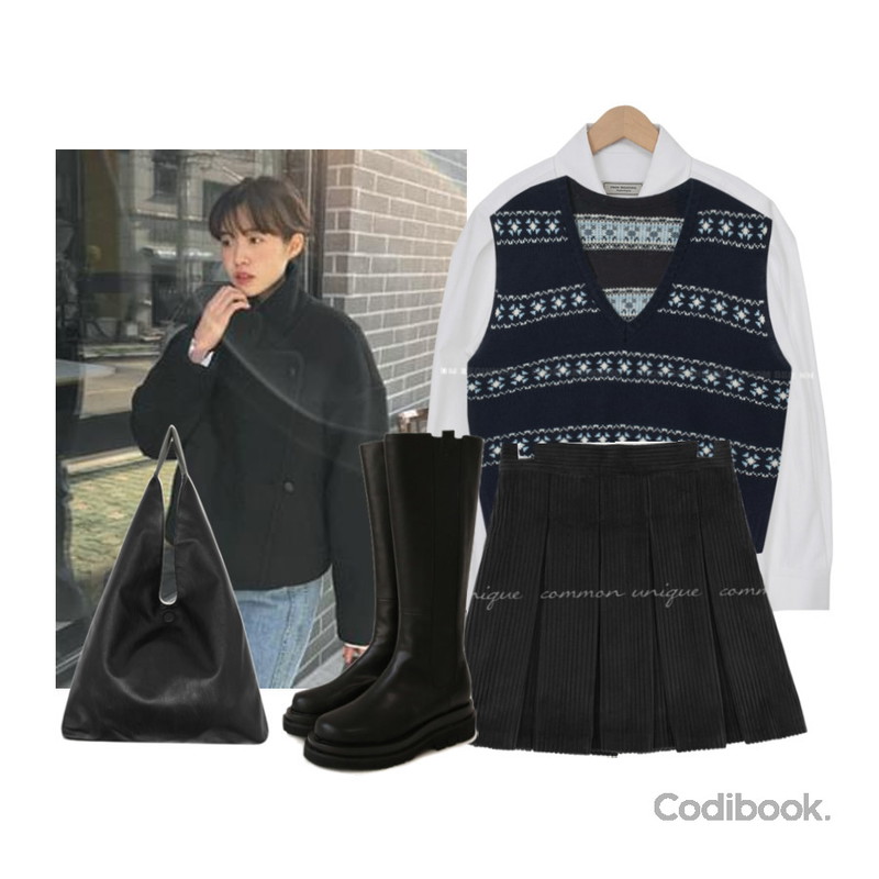 From Beginning 샤프카라 퍼프블라우스 (6color),common unique JORO CHUNKY CHELSEA LONG BOOTS,common unique RUIZ POUCH SET REVERSIBLE LEATHER BAG등을 매치한 코디