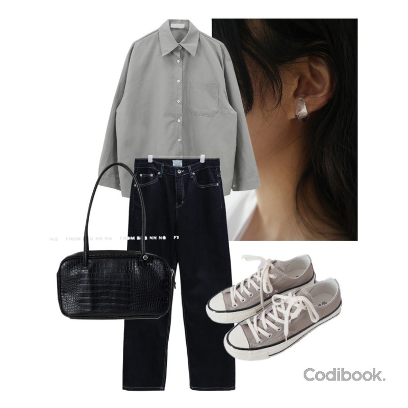 AFTERMONDAY formica hole earcuff (2colors),AFTERMONDAY basic casual color sneakers (10colors),From Beginning 캐디 크랙가죽숄더백 (3color)등을 매치한 코디
