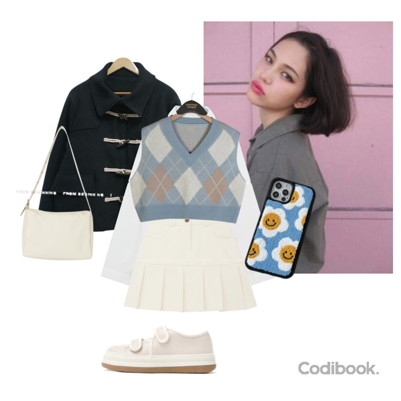 BULLANG GIRL 숏 더블 떡볶이 코트,common unique JULION NAPPING HALF PLEATS MINI SKIRT,owler market 뽀글이 플라워 자수 아이폰 케이스등을 매치한 코디
