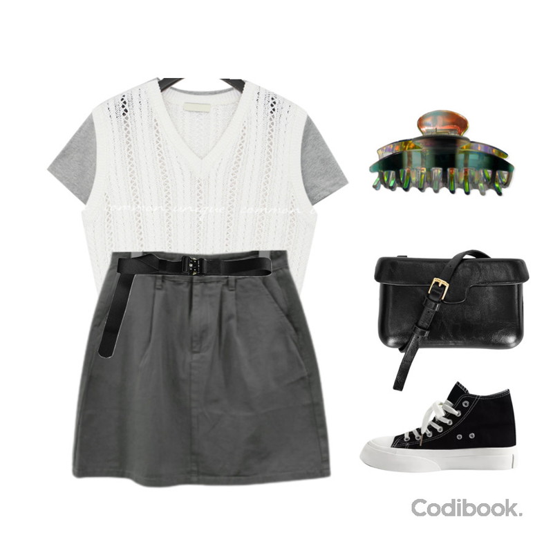 CHAAKAN 크레시 캔버스 플랫폼 스니커즈 SNFBR3d206,closeclip 오로라 라운드 집게핀 C1703,common unique COMIN V NECK KNIT VEST등을 매치한 코디