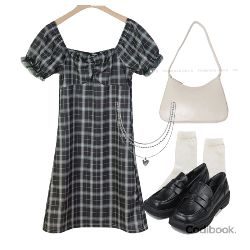 closeclip 줄리 울 삭스,Dang2girl 주비드 클래식 플랫폼 로퍼,From Beginning 클레이 라운드숄더백 (4color)등을 매치한 코디