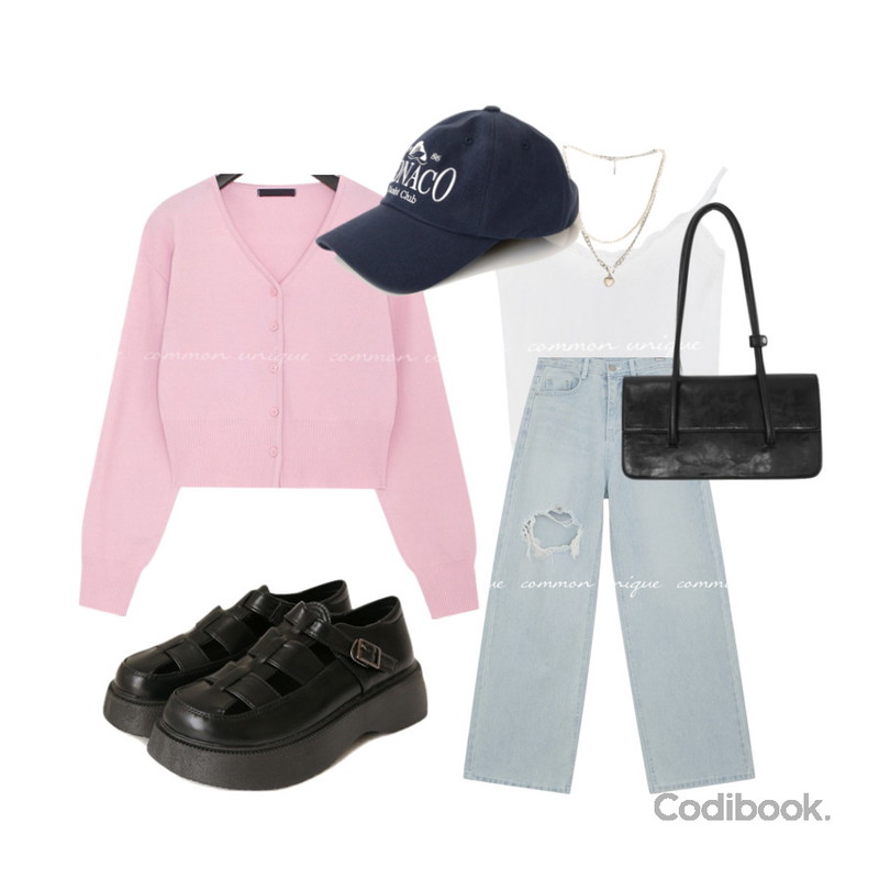 common unique LACE CROP SLEEVELESS,common unique BITO SQUARE SHOULDER BAG,common unique HEART PENDANT LAYERED NECKLACE등을 매치한 코디