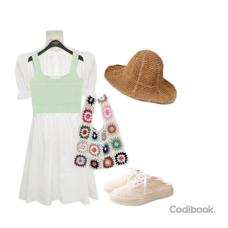 common unique HAOI LINE PAPER BUCKET HAT,common unique COLORFUL CROCHET KNIT MINI BAG,common unique SHALON LACE PINTUCK PUFF MINI OPS등을 매치한 코디