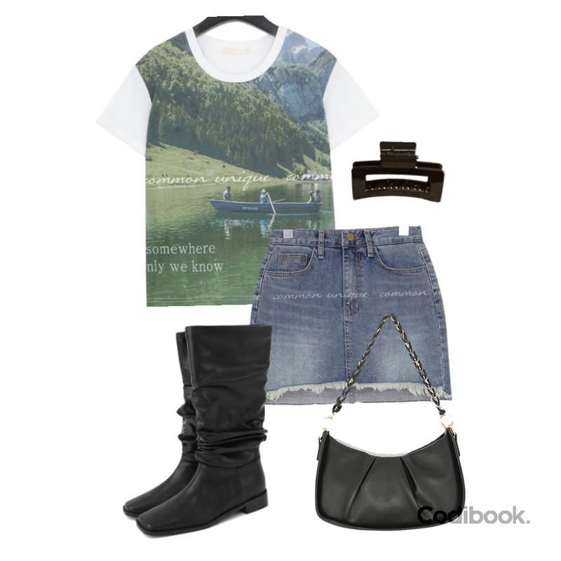 common unique NEROA 2 WAY GOLD CHAIN MINI BAG,common unique VEDY SQUARE SHIRRING BOOTS,common unique PAROMA PRINTING ROUND 1/2 T - 2 TYPE등을 매치한 코디