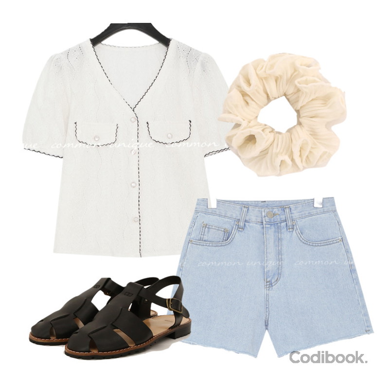 common unique MUST WRINKLE HAIR STRING,common unique DREIN WEAVING STRAP SANDAL,common unique NAPY COLORING PUNCHING 1/2 BLOUSE등을 매치한 코디