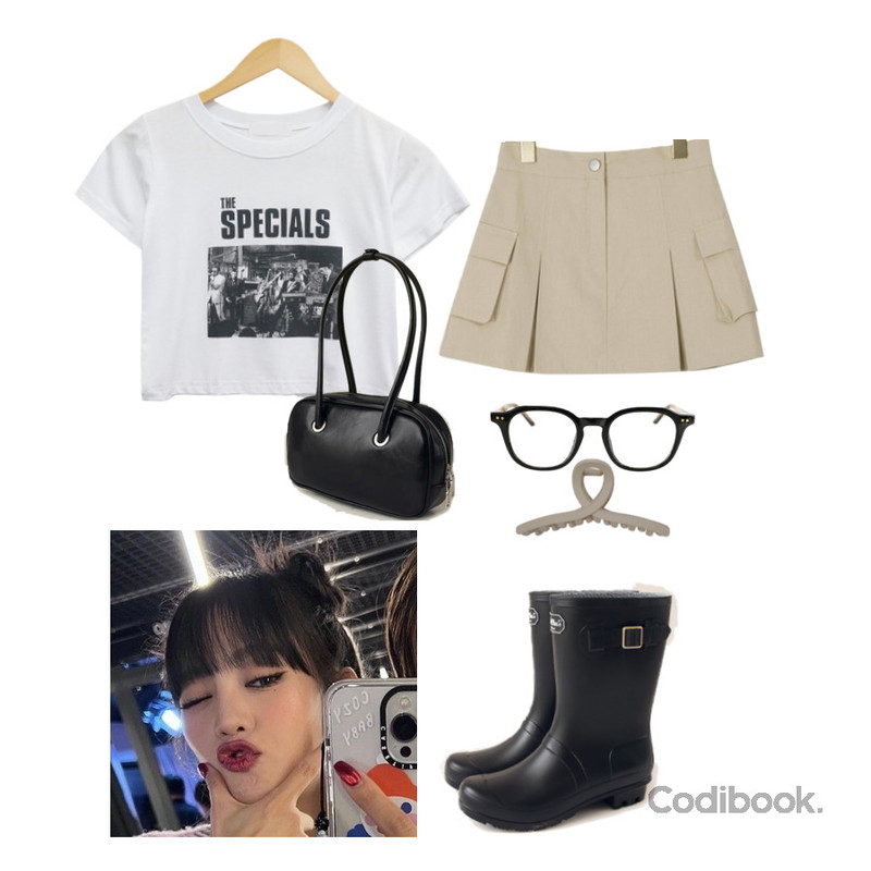 DAILYJOU 매트 집게 헤어 핀 - 10 color,RIGHT HERE 골드 프레임 볼드 뿔테 안경 GS35 W,common unique GEIBER LETTERING BUCKLE RAIN BOOTS등을 매치한 코디