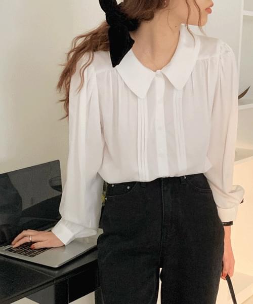 Subtle point pintuck collar blouse