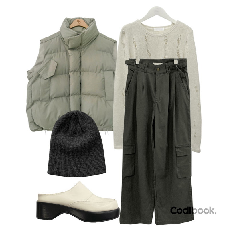 wonderwonder 페어리 빈티지 데미지 슬림핏 니트,DAILYJOU 키네트 절개 블로퍼 - 3 color,DAILYJOU 글랜더 니트 비니 - 9 color등을 매치한 코디