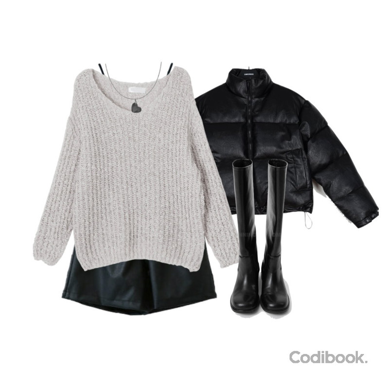 RIGHT HERE 하트 팬던트목걸이,ENVYLOOK 아캄레더팬츠,binary01 루즈핏 론디 브이넥니트등을 매치한 코디