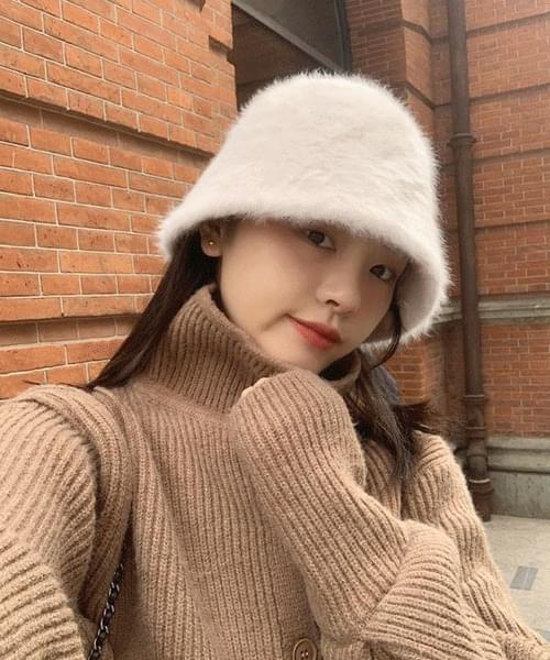 Winter feeling nangnang simple angora fur bungee bucket hat (Ships Today)
