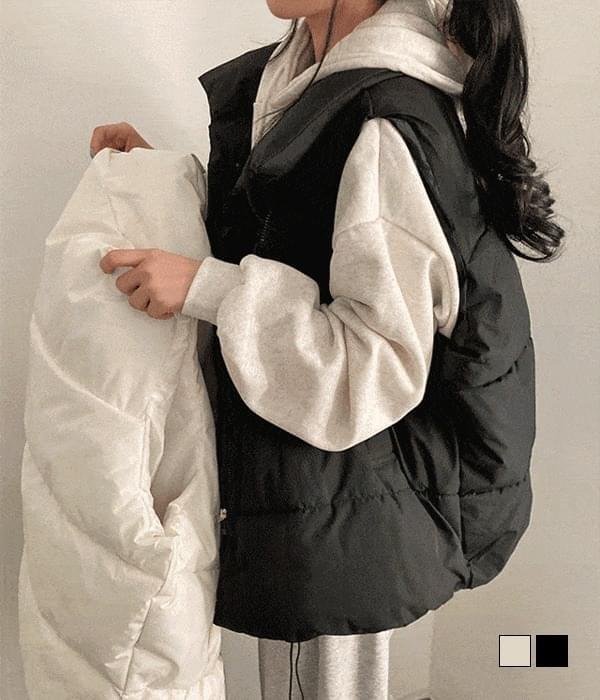 Great fit from fall to winter, over-fit high-neck padded vest (Ships Today)