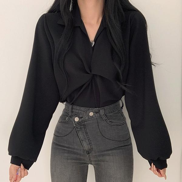 latte twist blouse (Ships Today)