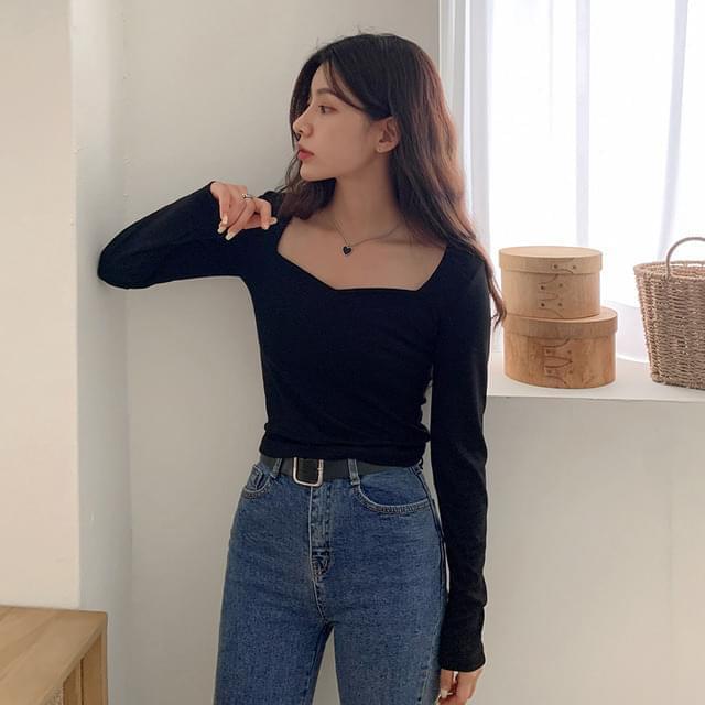 55-88 Mid Basic Heart Neck Long Sleeve Tee (Ships Today)