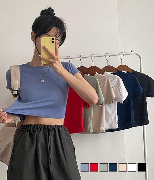 One-week wear item, crop plain short-sleeved T-shirt that is good as an inner 短袖上衣