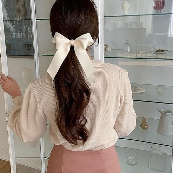 La Beau Ribbon Pin Back Goddess: D (Ships Today)