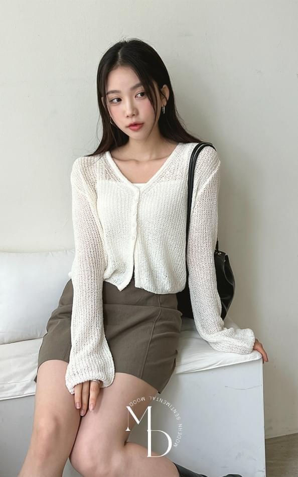 Hidden V Crop Knitwear (Ships Today)