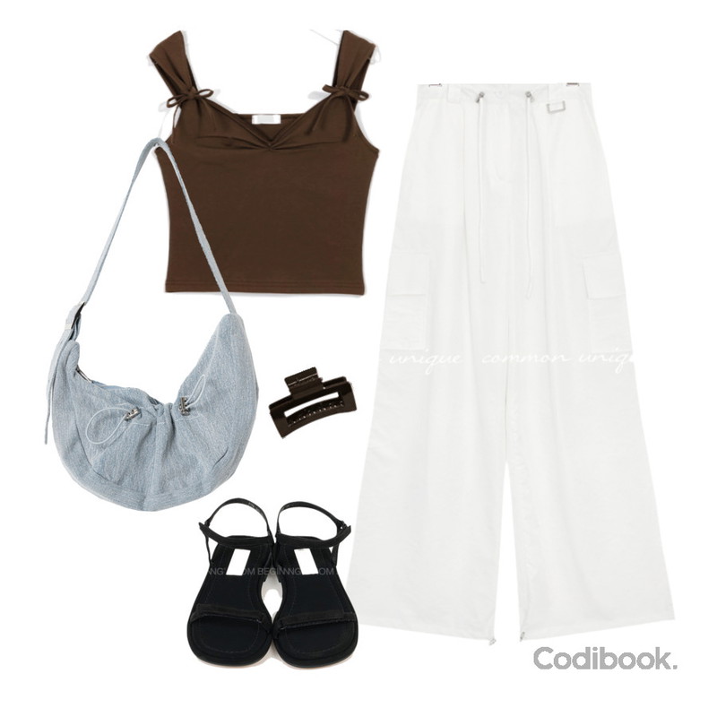 common unique 필렌 스퀘어 글로스 헤어 클립,From Beginning 비바 스트랩샌들 (4color),Dang2girl 제르 데님 셔링 스트링 숄더백등을 매치한 코디