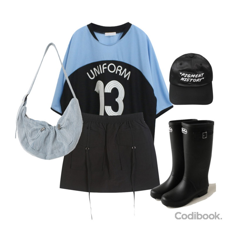 Dang2girl 제르 데님 셔링 스트링 숄더백,common unique 패브 롱 레인 부츠,dangosister 빅포켓카고밴딩SK(2c) 반바지안감:D등을 매치한 코디