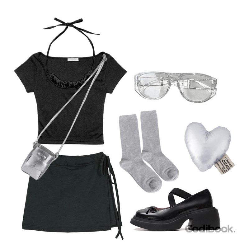 BULLANG GIRL 데일리 무지 양말,porterna 하티드 그립톡,kim9hope merge bold glasses등을 매치한 코디
