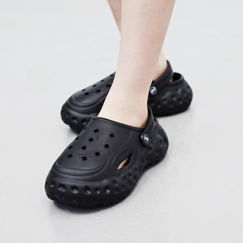 【NONCODE】Muter Ugly Crocs Sandals NONCODE - Clobby Ugly Crocs Sandals - Codibook.