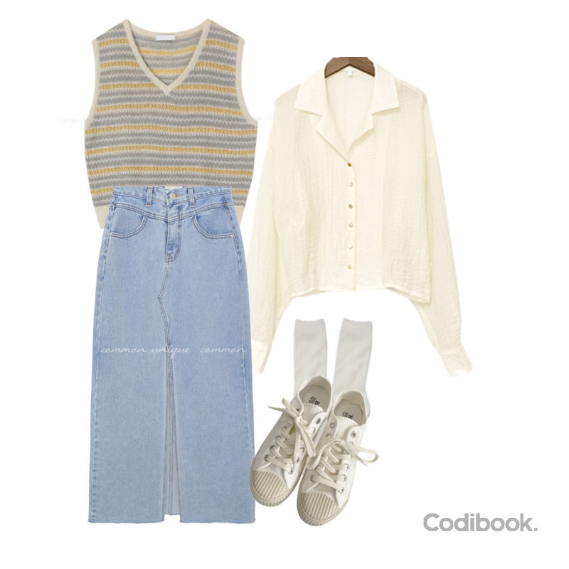 DAILYJOU 돌먼 스니커즈 - 3 color,DAILYJOU 클론 베이직 골지 삭스 - 7 color,common unique 프케 슬릿 컷팅 데님 스커트등을 매치한 코디