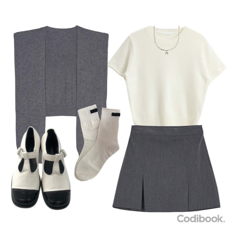 RIGHT HERE 달 팬던트 진주 하프 믹스 초커 체인 목걸이 WNC89 W,DAILYJOU 띵커 스트랩 로퍼 - 2 color,kim9hope black square socks등을 매치한 코디