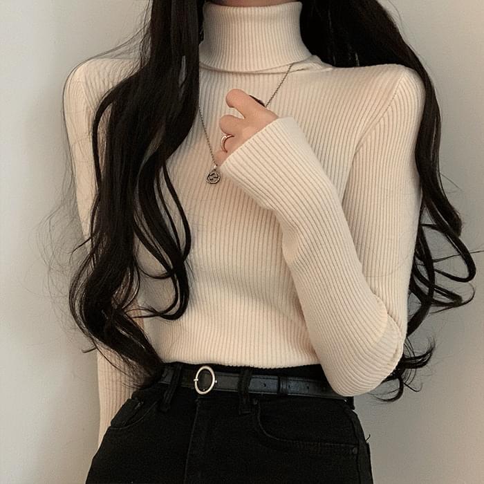 Soft and Ribbed Turtleneck T-shirt