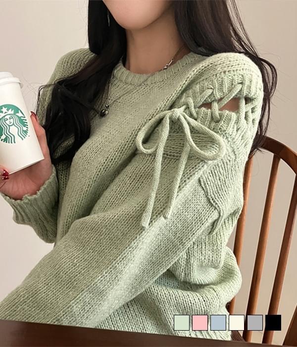 Lovely atmosphere manipulation item, eyelet ribbon shoulder slit long sleeve Knitwear