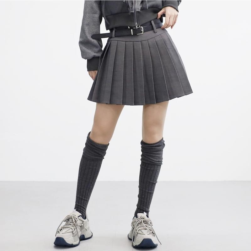 Weiss two-belt pleated skirt