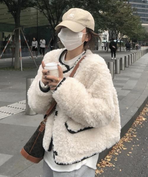 Soft loose Loose-fit color matching line puffy fur jacket (Ships Today)