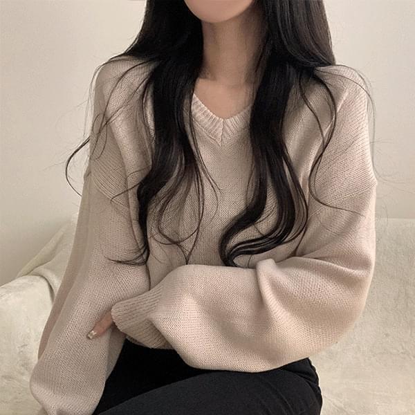 Flowing, slender fit, cropped V-Neck Knitwear  (Ships Today)