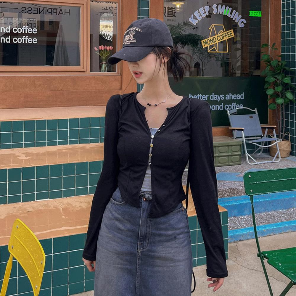 Built-in shoulder pad, see-through round neck, slit button, long-sleeved tee, T-shirt, cardigan, Split -out, roll button, slender fit, daily look, date look, opening of the semester look, ballet core look, 3COL