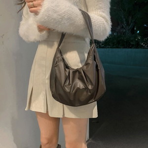 Glossy satin glossy leather wrinkled shirring shoulder bag tote bag mini bag handbag magnetic pocket daily item point item black brown silver 3OCL